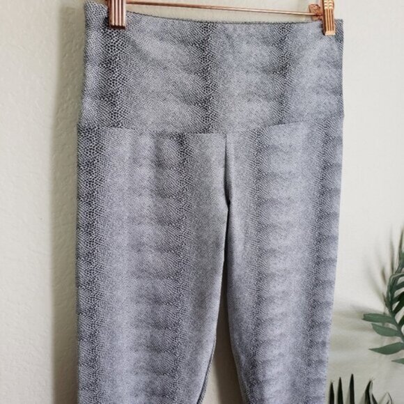 Onzie Snakeskin Python Print High Waisted Yoga Pants Leggings size M/L - Picture 11 of 11